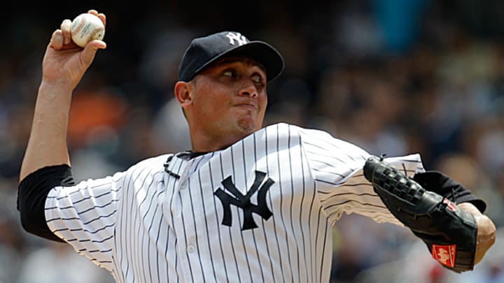 Padres sign RHP Freddy Garcia to minor league deal