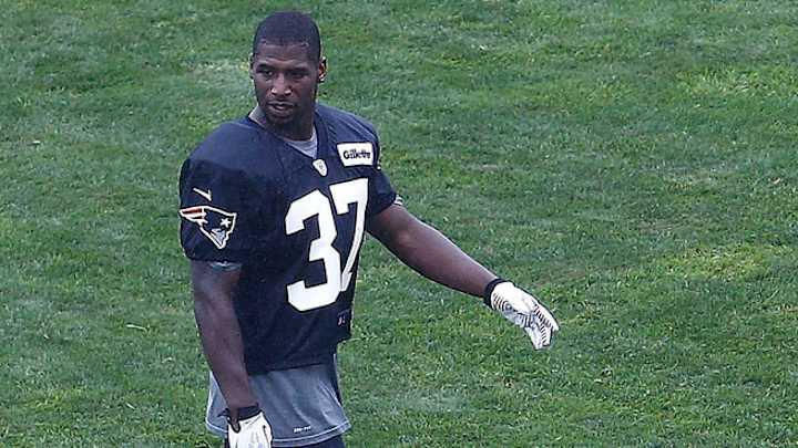 Patriots' Alfonzo Dennard back at training camp, silent on DUI bust