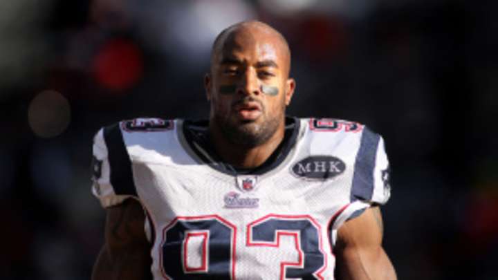 Patriots sign DE Andre Carter