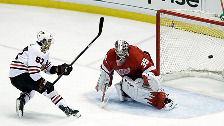 Top Line: Blackhawks dodge disaster; Kings brace for Game 7; more links Top Line: Blackhawks dodge disaster; Kings brace for Game 7; more links