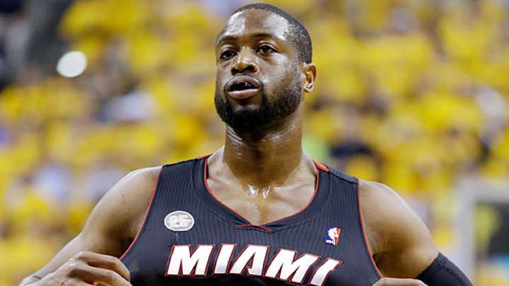 Video: Did Dwyane Wade travel on key possession in Heat's Game 4 loss?