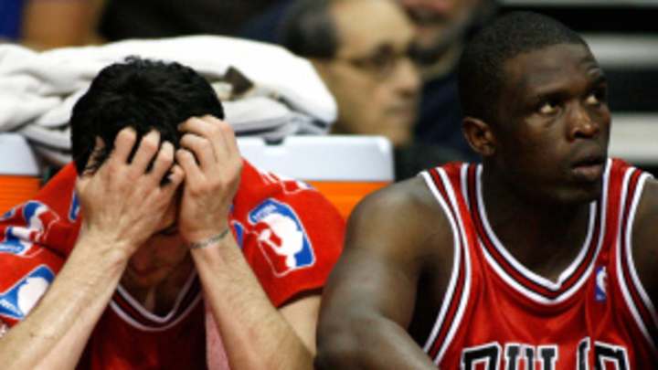 Luol Deng out, Kirk Hinrich game-time decision Wednesday night