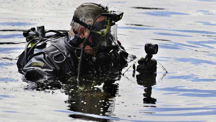 Police back at lake in Aaron Hernandez's Connecticut hometown