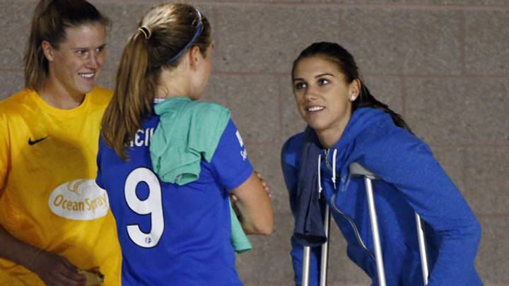 U.S. women's soccer star Alex Morgan suffers knee injury; out 2-4 weeks U.S. women's soccer star Alex Morgan suffers knee injury; out 2-4 weeks