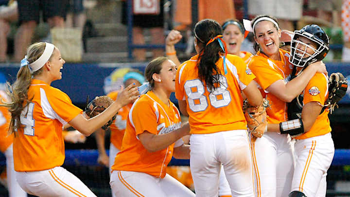 Tennessee knocks out Texas to reach the WCWS finals Tennessee knocks out Texas to reach the WCWS finals