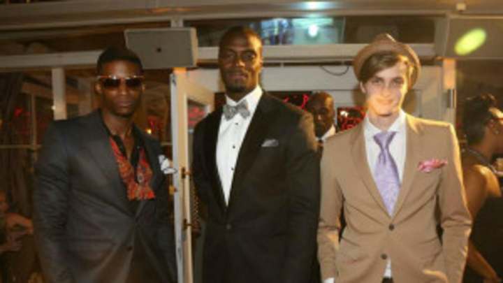 Inept Marksman and Fading WR Plaxico Burress Launches Line of $24 Men's Socks