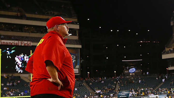 Eagles give Reid his big night in Philly as Chiefs remain undefeated