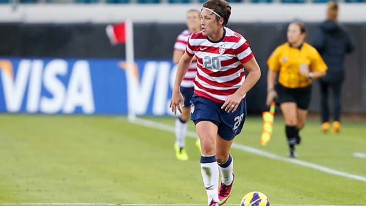 Wambach vocal in opposing artificial turf for 2015 Women's World Cup