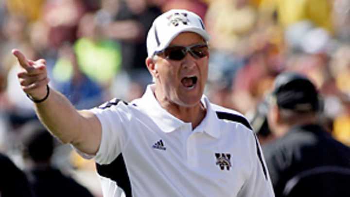 Illinois hires Bill Cubit as offensive coordinator