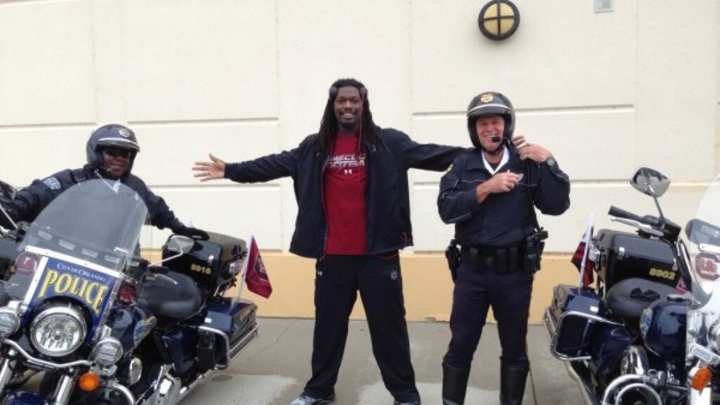 Jadeveon Clowney Tweeted a Smiling Photo with Traffic Cops Jadeveon Clowney Tweeted a Smiling Photo with Traffic Cops