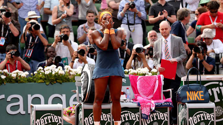 Serena Williams rolls Maria Sharapova to French Open win
