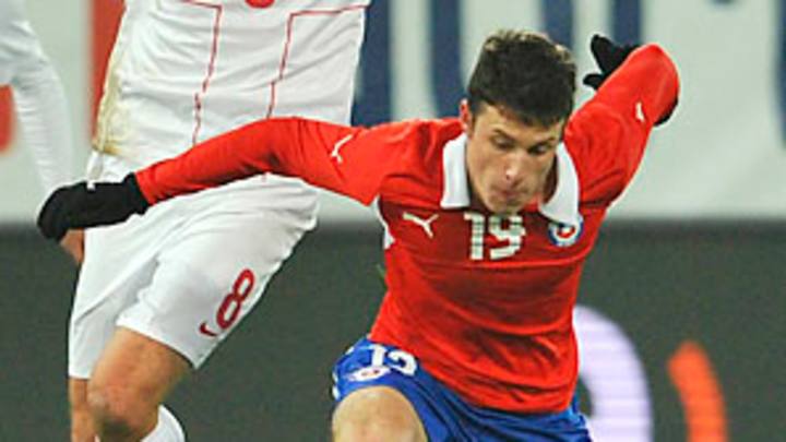 Chilean Henriquez joins Wigan on loan from Manchester United