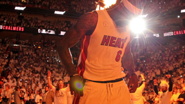 Dez Bryant on LeBron: He would be a "beast" in NFL