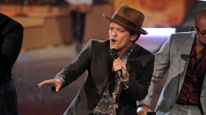 Bruno Mars to perform at Super Bowl XLVIII