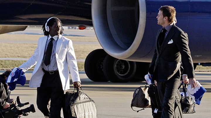 Tom Brady reaches out to former receivers to try and fix Patriots passing game Tom Brady reaches out to former receivers to try and fix Patriots passing game