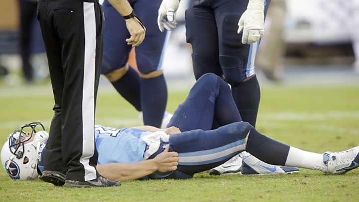 Jake Locker suffers hip injury on hit by Muhammad Wilkerson