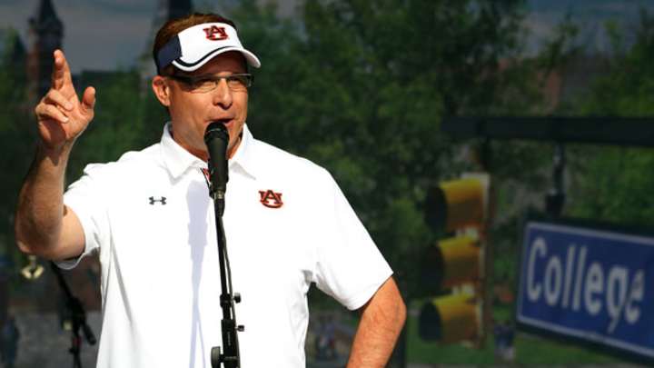 Auburn's Gus Malzahn brings 'hurry-up' approach to community bingo-calling Auburn's Gus Malzahn brings 'hurry-up' approach to community bingo-calling