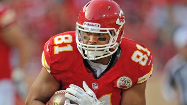 Chiefs tight end Tony Moeaki fractures shoulder