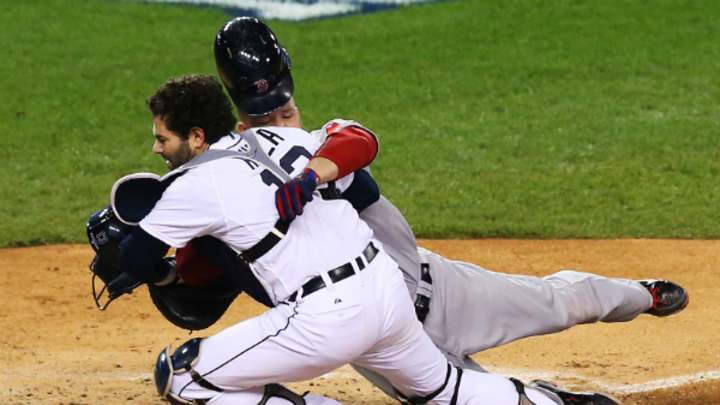 Tigers C Alex Avila leaves game with knee injury Tigers C Alex Avila leaves game with knee injury