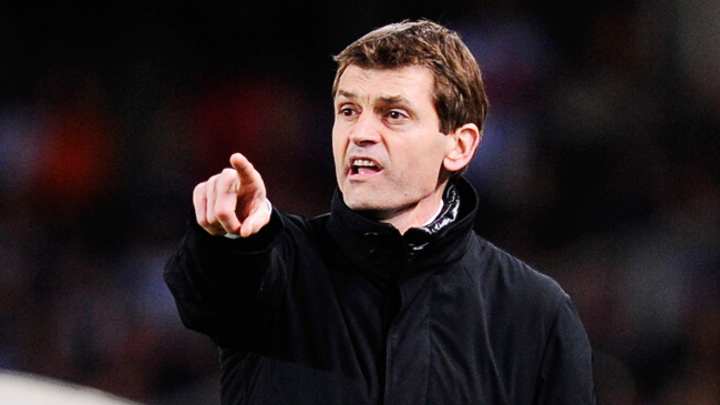 Barca manager Tito Vilanova runs first practice since return