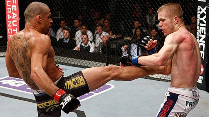 Barão beats McDonald with 4th-round submission