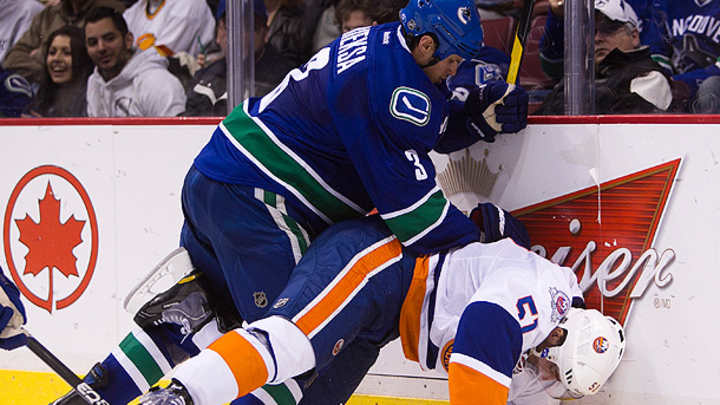 Ex-players file class action suit against NHL over concussions