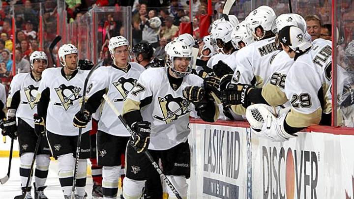 Top Line: Pens look unstoppable; Toews, Kopitar must step up; more links