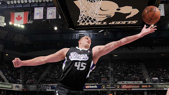 Knicks sign former lottery pick Cole Aldrich