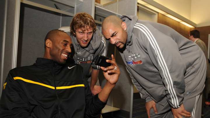 Kobe Bryant to stop posting Twitter messages during Lakers games