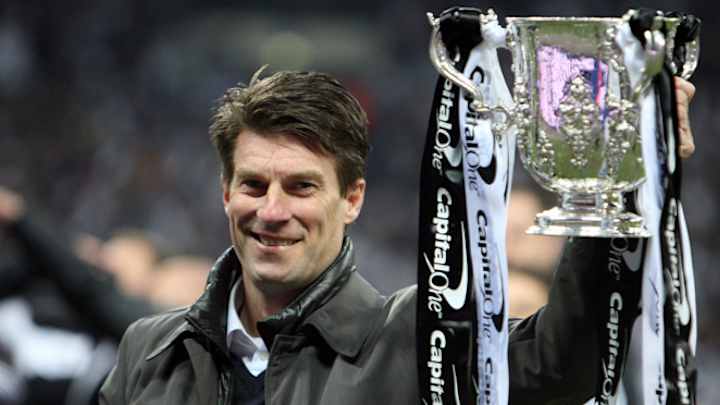 Laudrup spurns bigger offers, signs new contract at Swansea