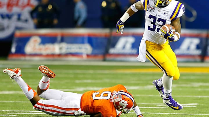 Police arrest second man connected to LSU RB Hill's fight Police arrest second man connected to LSU RB Hill's fight