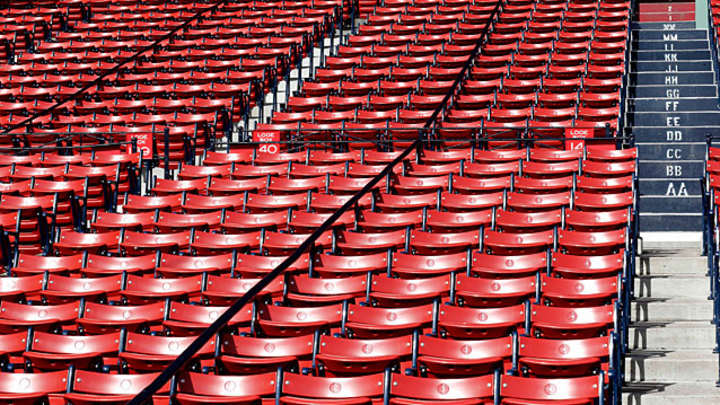 Red Sox, Bruins postpone games in Boston as manhunt continues