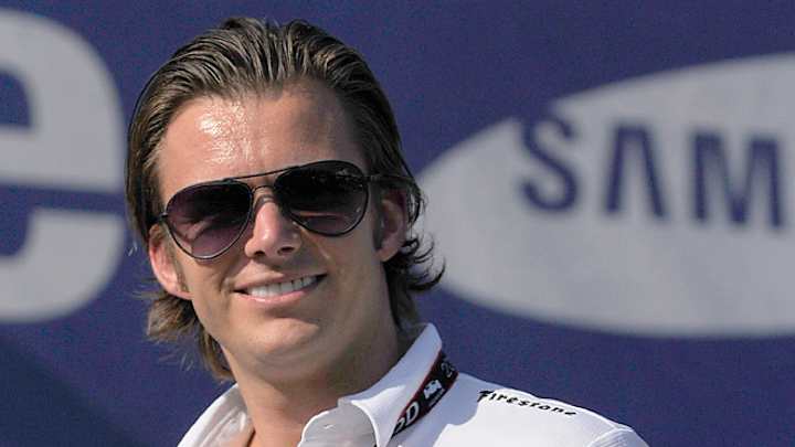 St. Petersburg course honors Dan Wheldon with statue St. Petersburg course honors Dan Wheldon with statue