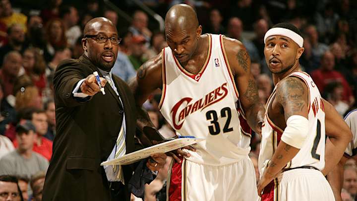 Cavaliers re-hire Mike Brown as coach