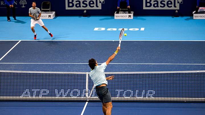 Roger Federer opens Swiss Indoors with a victory
