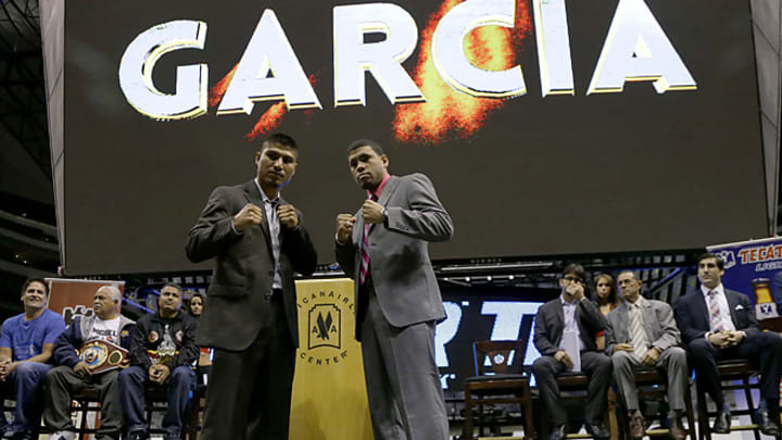 Featherweight champ Mikey Garcia fails to make weight