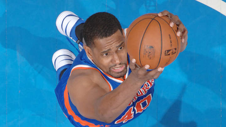 Knicks officially release Kurt Thomas, sign Solomon Jones