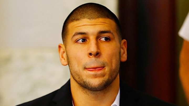 Girlfriend of ex-Patriot Aaron Hernandez due in court
