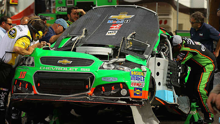 Danica Patrick not hurt after hard hit at Phoenix