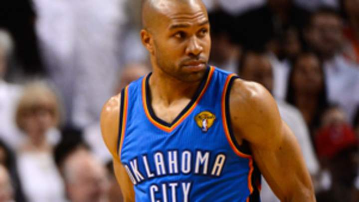 Thunder sign Derek Fisher