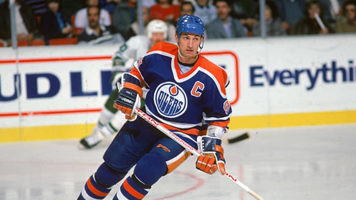 Top Line: Gretzky's wildly pricey stick, Kings retain another Cup winner