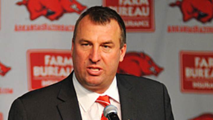 McDonald resigns as Arkansas' receivers coach