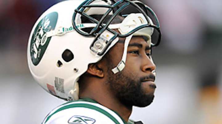 Jets pausing Darrelle Revis trade talks with Bucs