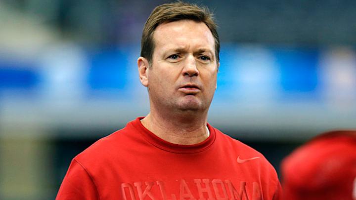 Bob Stoops drops 2 more assistants from Oklahoma staff