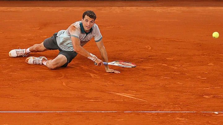 Photos: Grigor Dimitrov falls down a lot Photos: Grigor Dimitrov falls down a lot