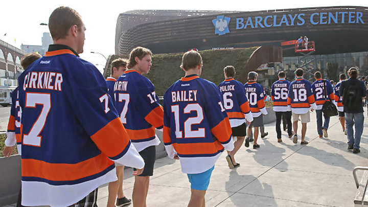 Islanders will not change colors for move to Brooklyn but third jersey possible