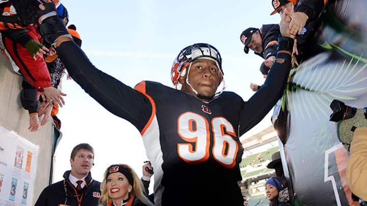 Bengals prioritize Carlos Dunlap, Geno Atkins over Michael Johnson