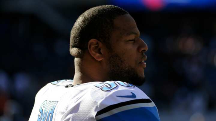 Ndamukong Suh fined by NFL for throat slashing gesture