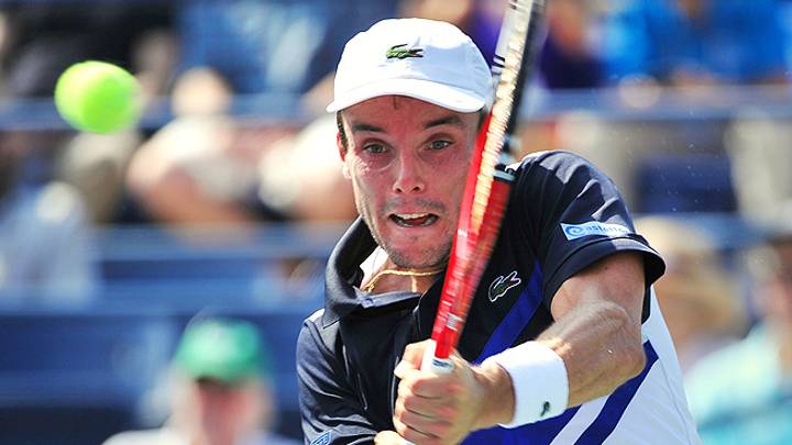 Bautista Agut ousts Tipsarevic in first round of St. Petersburg Open