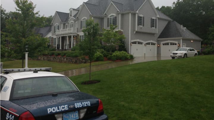 Patriots' Hernandez questioned by police in homicide probe